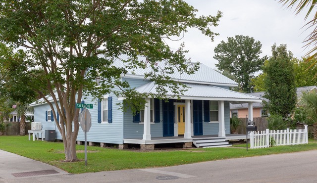 Beach Cottage in Old Town Bay St. Louis