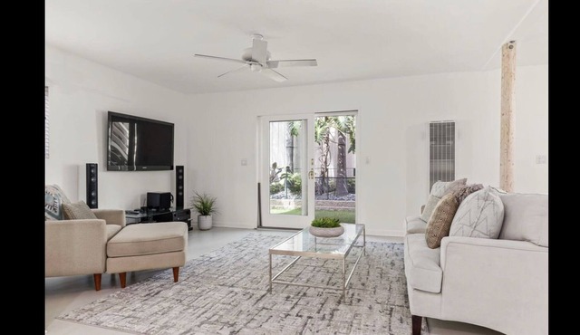 Beach house secluded private bottom floor