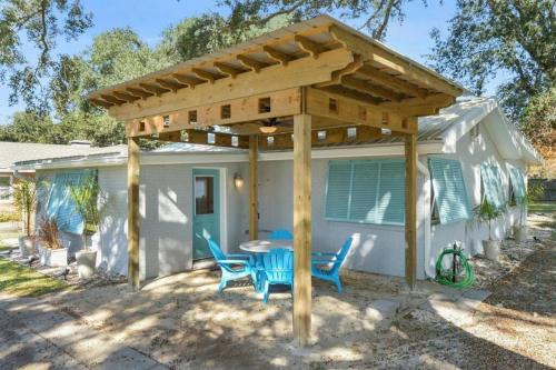 Beautiful Beach House 2 Minute Walk to Sandy Beaches Quiet Area