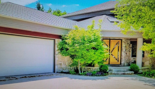 Beautiful Door County Bluff House w/heated pool