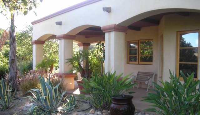 Beautiful Guest House with spectacular views of Hillside Avocado Orchards
