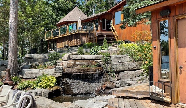 Beautiful south facing lakefront cottage with sauna & hot tub on Big Cedar Lake!