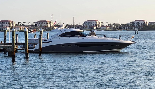 Beautiful yacht for rent with 4 beds, kitchen, grill, 4 tvs, internet, ac