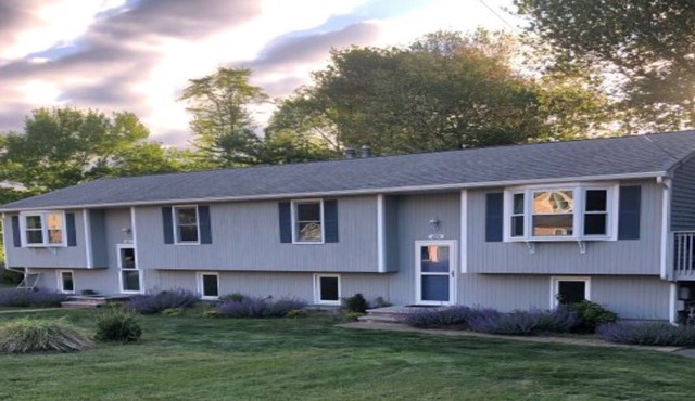 Beautifully remodeled home in Bonnet Shores - Narragansett RI