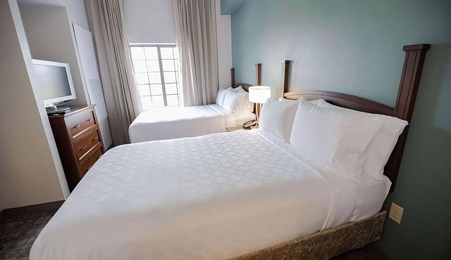 Best Value, Quality Stay! 2 Units Close to Bluebonnet Swamp Nature Center! Pool!