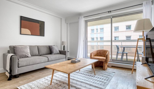Blueground | La Motte-Picquet Grenelle, near shops