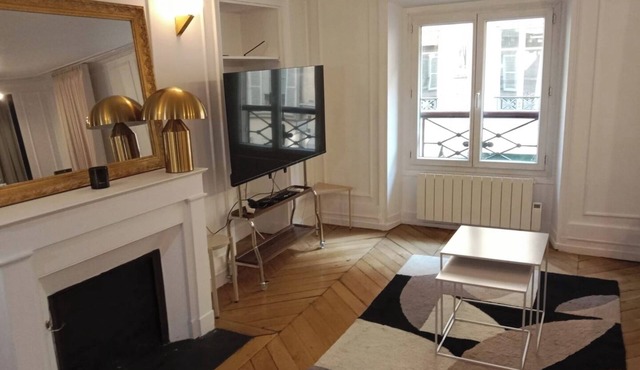 BnBNook - Bright 1BR by Louvre and Tuileries Gardens