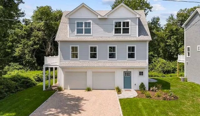 Bonnet Shores Coastal Chic Retreat, 4 Br, 3.5 Bath, <1 mi to beach