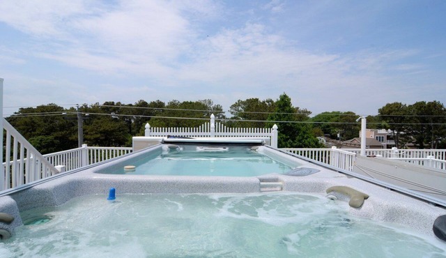 BOOK FOR 2027 & FALL & WINTER 2026! ROOFTOP POOL & HOT TUB OPEN ALL YEAR!