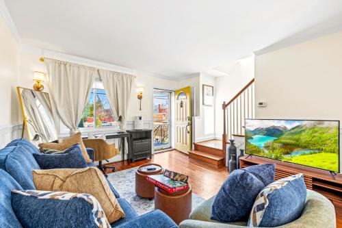 Book Now!- Fenced Yard - BBQ Grill & 4 Tvs -Luxury Getaway -Floyd's Freedom-
