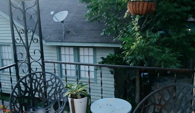 Boutique Style 2 Bdrm Apt offering Any & All of a Traveler's Needs