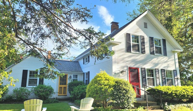 BRAND NEW LISTING! 3BD In-Town Gem-A/C, Screen Porch, 1/2 Mi to Mayo Beach & Main St