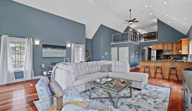 Brewers Hill Belle, 2 bed + Loft & balcony