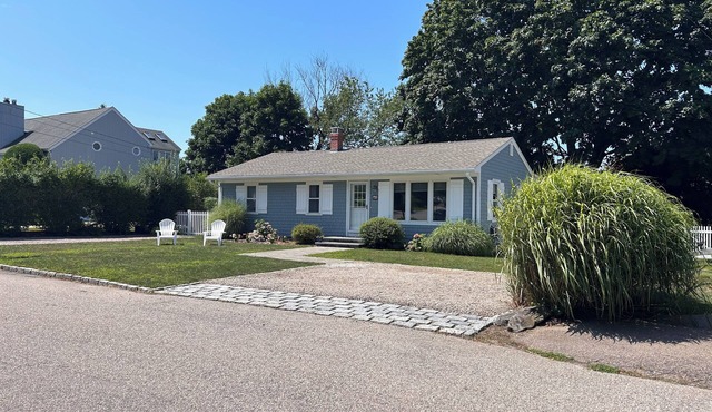 BRIGHT AND AIRY HOUSE IN BEAUTIFUL BONNET SHORES