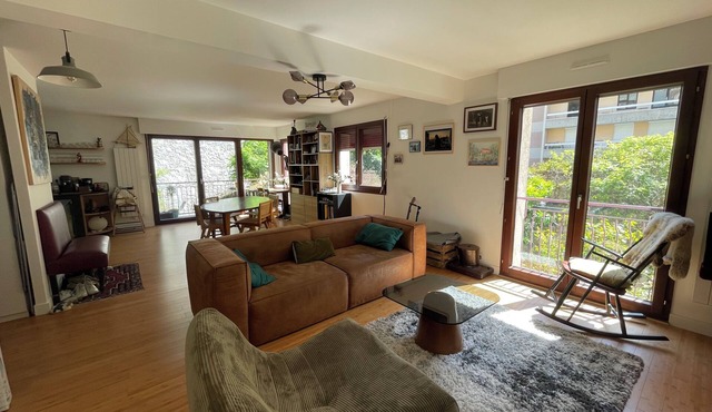 Bright Family Apartment with a Terrace - Canal Saint-Martin/Buttes Chaumont