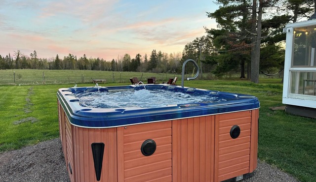 Brule River Secluded Getaway Hot Tub Firepit Pet-Friendly Private Yard