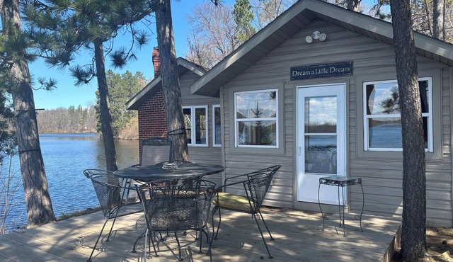 Cabin on Rice Lake access to Mississippi River 1 bedroom/1 bath sleeps 4