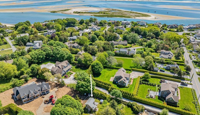 Cape Cod Cottage near Beaches & Downtown