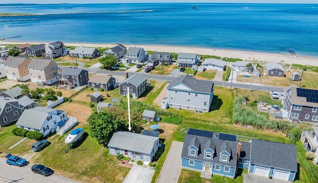 Cape cottage near town neck beach