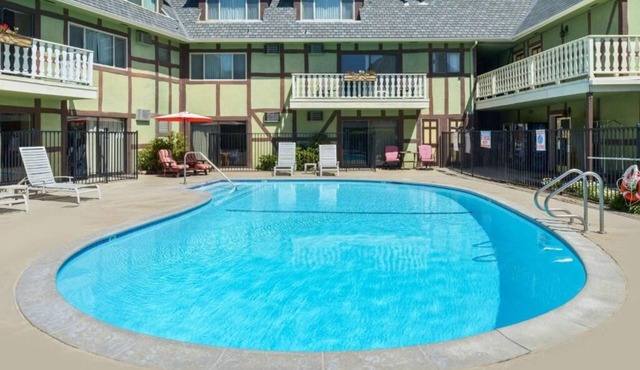 Capture Solvang's Charm! 3 Spacious Units, Pool, Continental Breakfast, Parking!