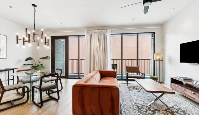 Central 1BR Apartment in CBD w/Balcony