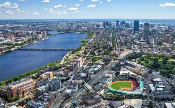 Central Condo Fenway near RedSox Green Line w Gym
