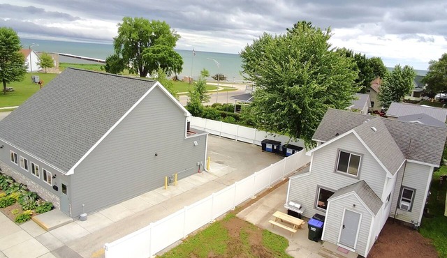 Centrally located 3-bedroom house near beach, boardwalk, brewery, bars, and park