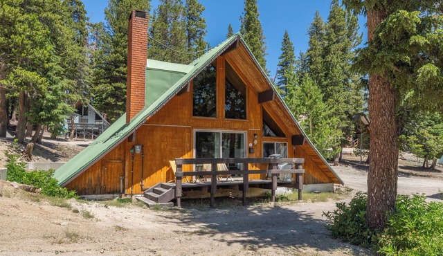 Chalet #7, Charming Cabin Perfect Location Steps t