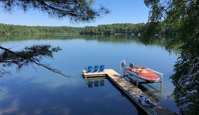 Chalet on the Lake, Fireplace, Washer/Dryer, Snowmobile, ATV, Sleeps 8