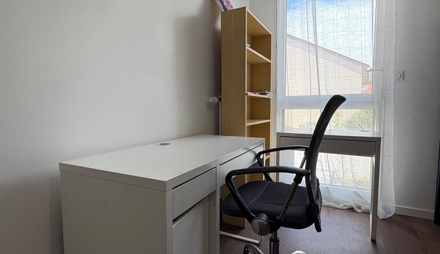 Chambre en colocation chez l'habitant, à 16 min de paris en métro,parking