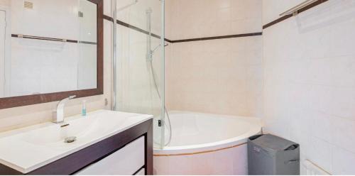 Chambre lumineuse et spacieuse à Paris 15 proche Montparnasse