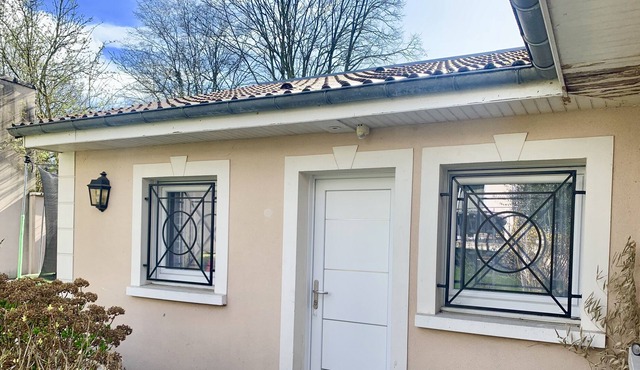 Chambre Moderne Dans Logement Indépendant