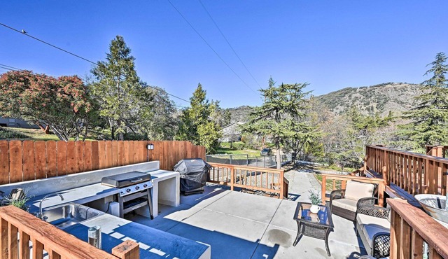 Charming 2-bedroom house with AC and hot tub in Julian. Hiking and star gazing!
