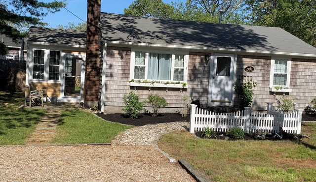 Charming 2-Bedroom Beach Retreat with Sun Porch