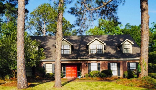 Charming 3-bedroom house with pool, office in Montgomery