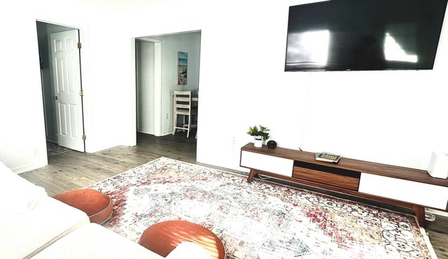 Charming 3-bedroom House with Hot Tub and WiFi 1 mile from the beach.