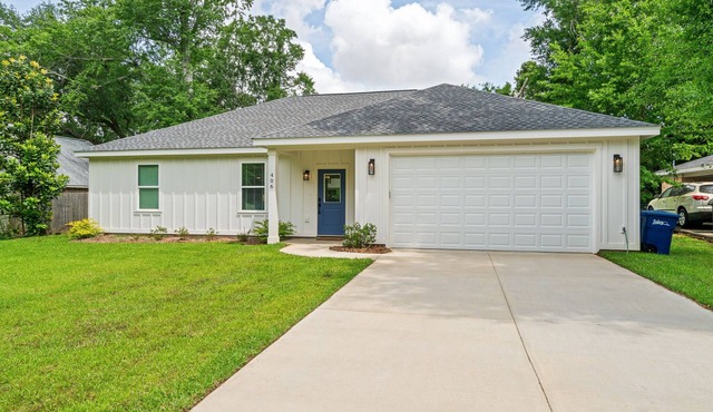 Charming 3-bedroom house in brilliant Foley with AC, WiFi