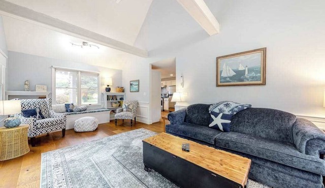 Charming 3BR Falmouth Cottage with Yard and AC near Beach and Main Street