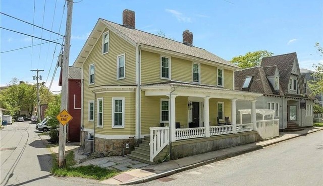 Charming 5-bedroom coastal escape in historic Newport