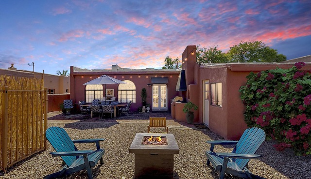 Charming Basement Studio Guesthouse - 2 Blocks from UofA