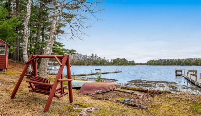 Charming Cabin w/Lake Views and Trail Access - Family-Friendly