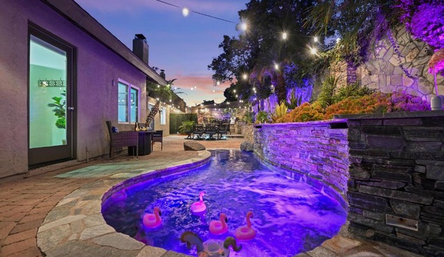 Charming Coastal Escape Resort-Style Walk-In Spa
