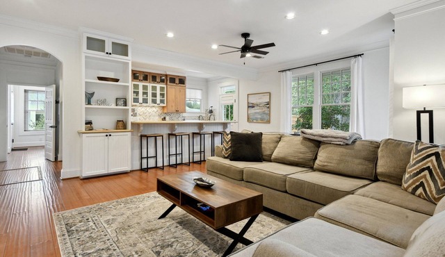 Charming Cottage & Guest House 1 Block to Beach with Oaks and water views