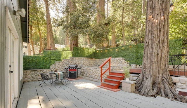 Charming Crestline Home: 1 Mi to Lake Gregory!