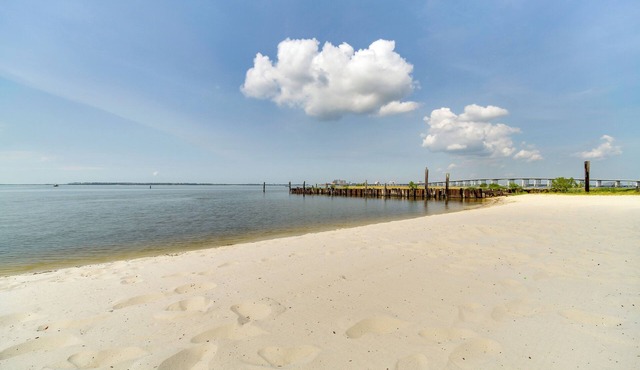 Charming Dtwn Retreat: 1 Mi to Ocean Springs Beach