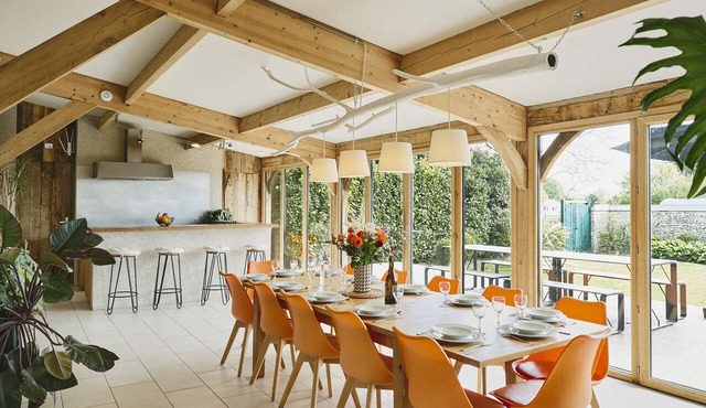 Charming farmhouse - sleeps 13 - 1 hour from Paris