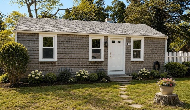Charming Guesthouse | Walk to Beach | Downtown