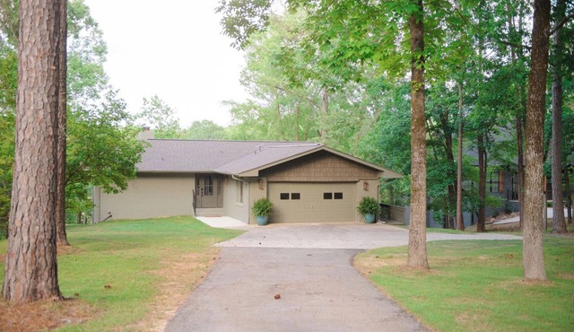 Charming, newly remodeled, 4-bedroom lake front house with WiFi in Northport