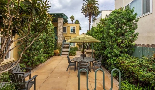 Charming OB beach condo, steps to the beach, listen to the waves crash