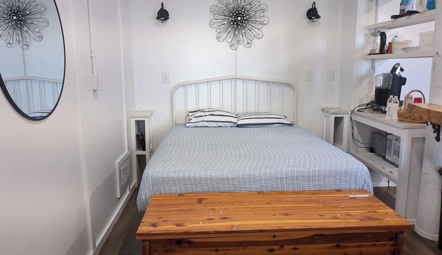 Charming studio with pier on Mobile bay